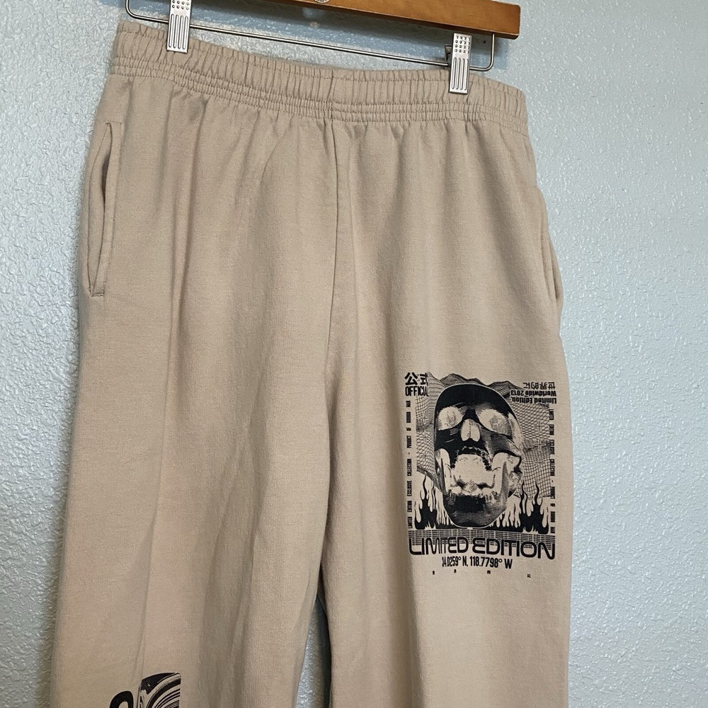 Boohoo Man Skull Sweatpant Medium Tan Regular Fit Chicago Varsity Jogger Rare - Picture 16 of 16